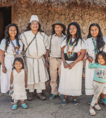 an-arhuaca-family-poses-in-front-of-their-house-in-2025-01-07-22-14-12-utc (1) an-arhuaca-family-poses-in-front-of-their-house-in-2025-01-07-22-14-12-utc (1)